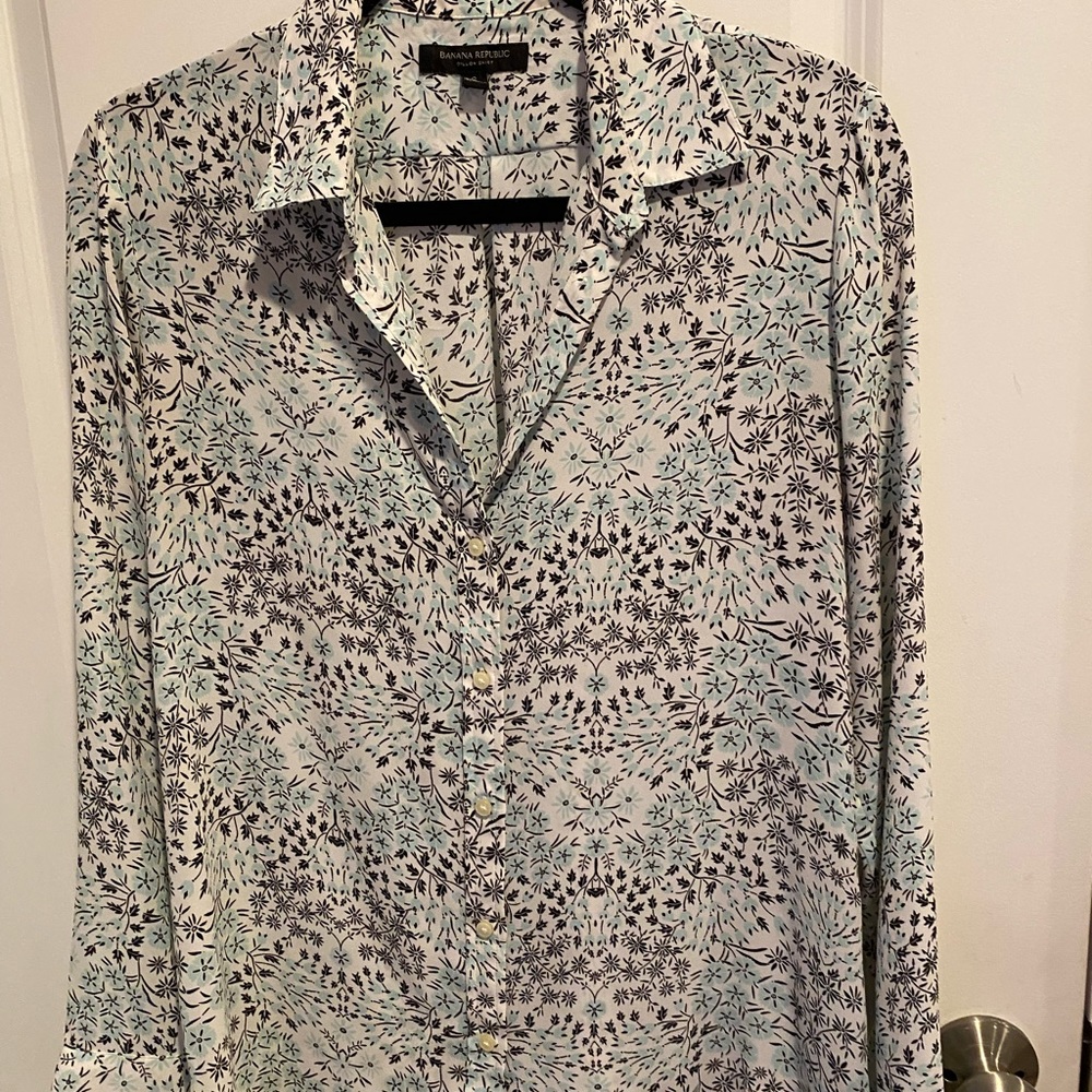 Banana Republic button front blouse